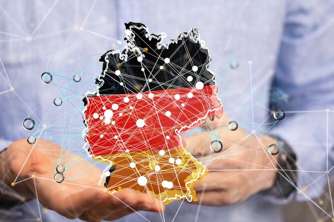 ドイツの地図の3Dレンダリングを手に持つ人