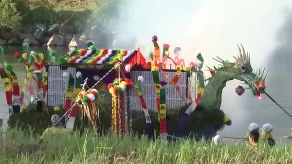 送り盆の伝統行事 盛岡舟っこ流し　赤々と燃える舟が川面を照らす　岩手県｜FNNプライムオンライン
