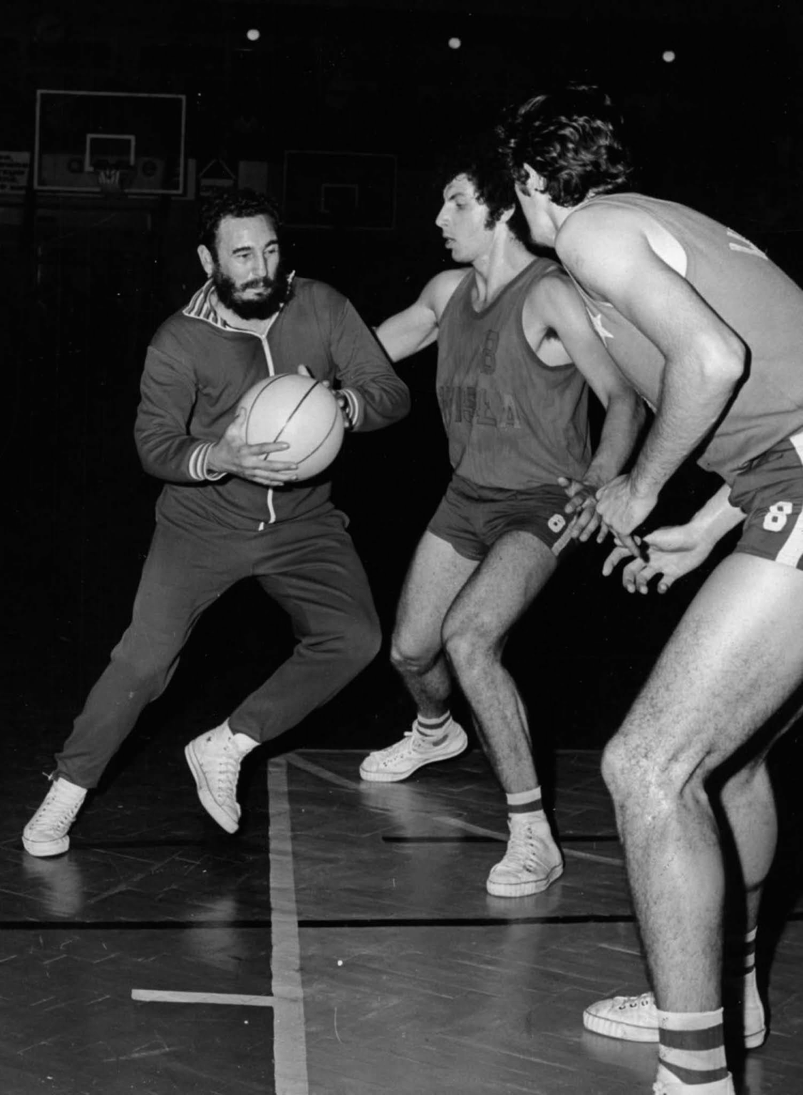 1972年にクラクーでフィデルカストロとバスケットボールをした学生は誰ですか？