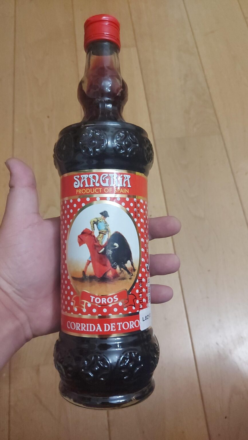 サングリアのボトルを手に入れるのに助けが必要です