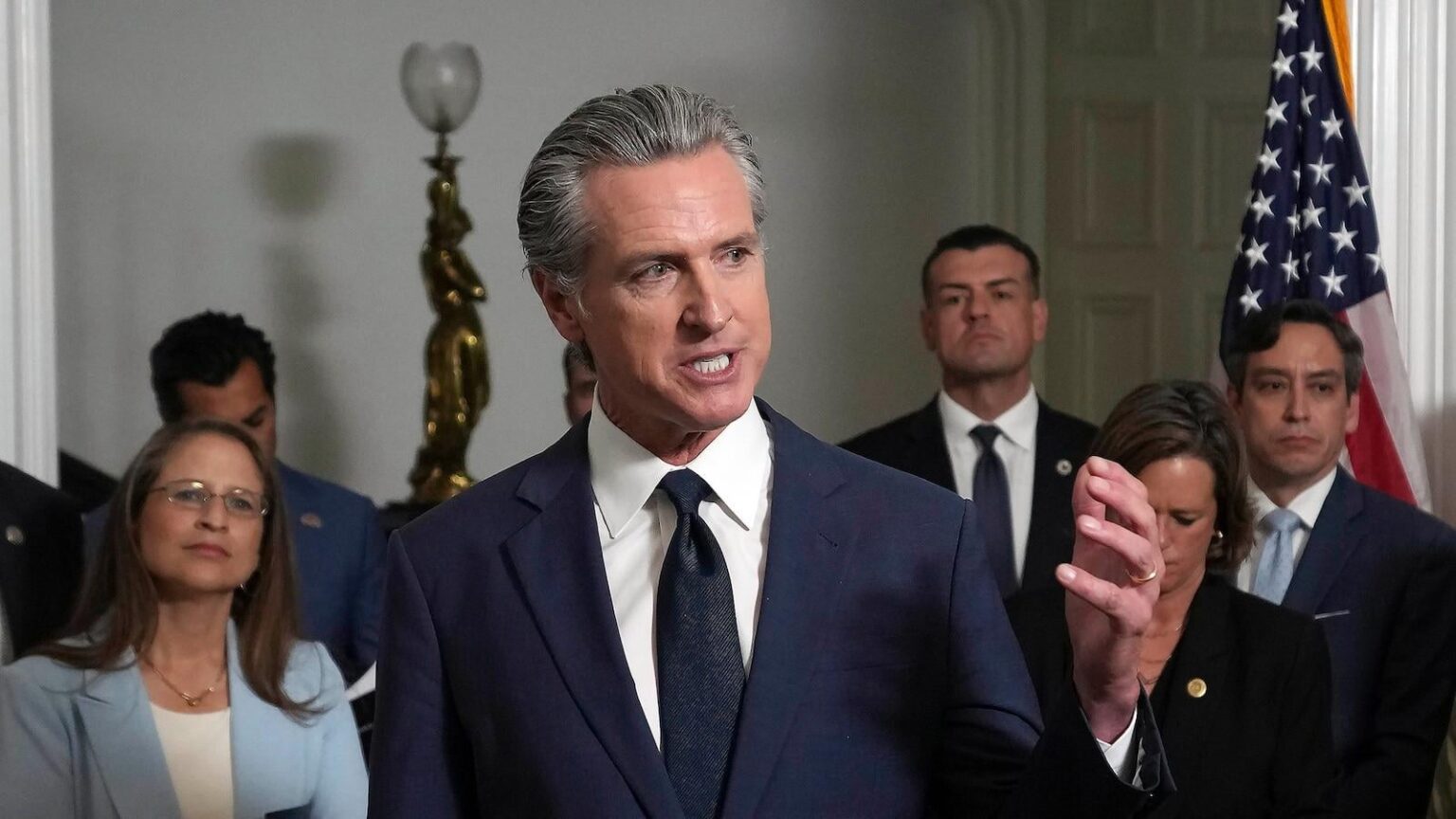 ディスカッションスレッド：カリフォルニア州知事ニューサム、他のカリフォルニアの指導者は「選挙リギング対応法」について発表します