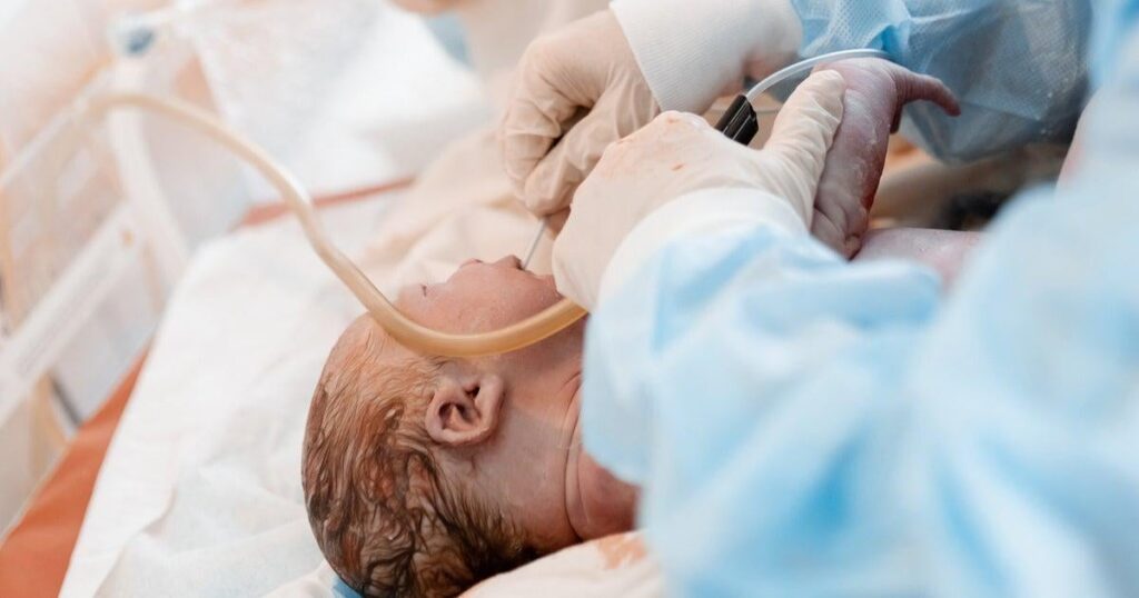 Red Stateは、国内で最高の乳児死亡率に達した後、緊急事態を宣言します