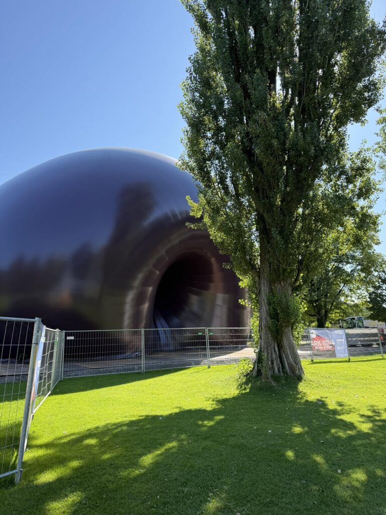 誰がこれがいい建物だと思ったのですか？