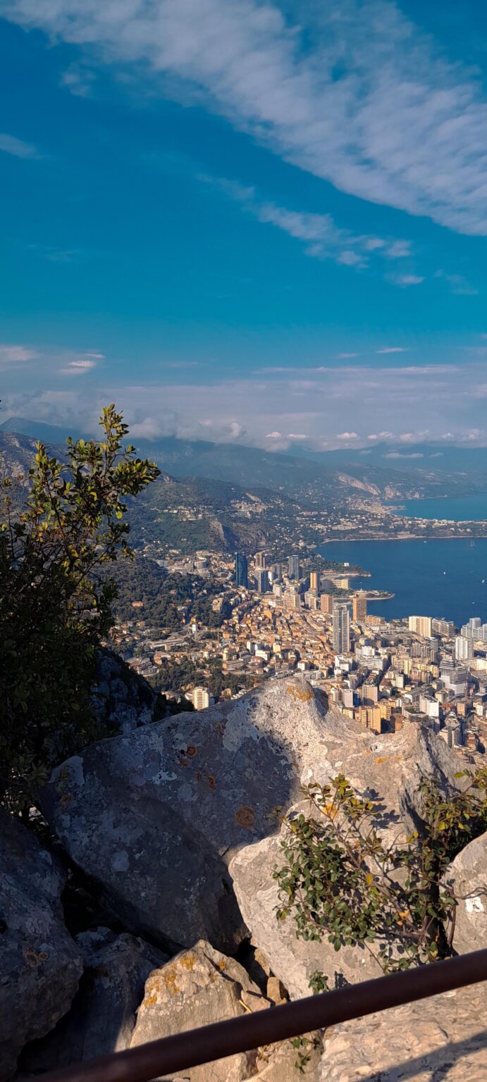 モン・アゲルからの眺め。 3か国の1つの見解、そして完全に私によって