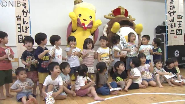 “かんぼこ”の魅力を子どもたちへ「長崎かんぼこ王国の紙芝居」12年ぶりに読み聞かせ《長崎》