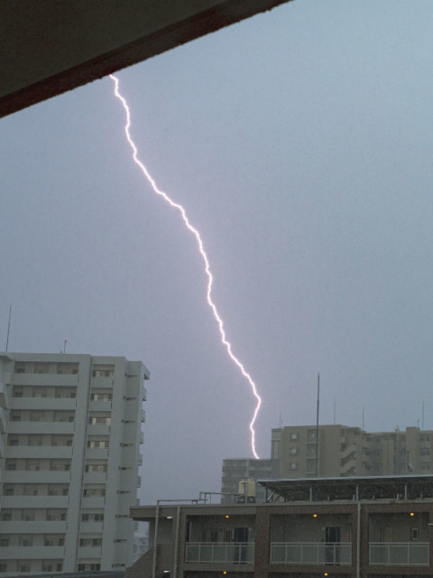 福岡県に雷注意報　1時間降水量50㎜の所も　25日昼過ぎから夜遅くまで急な強い雨や落雷に警戒を