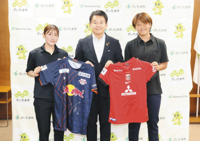 WEリーグ 10日開幕戦　浦和と大宮の新主将が抱負　清水・さいたま市長を訪問