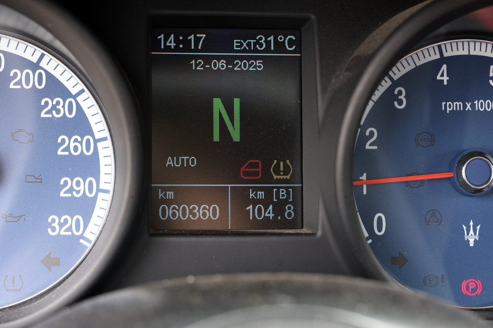 納車の時点でタイヤの空気圧警告灯は点いたままだった。