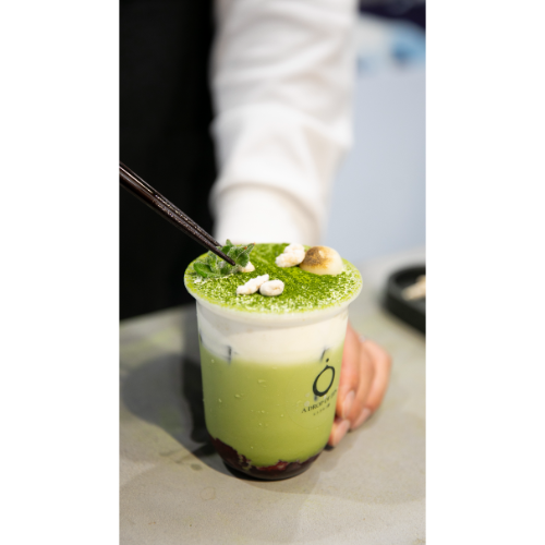 京都・錦市場にオープンしたドリンクスタンド「A DROP OF ZEN ヒトテキノ膳」の抹茶膳「枯山水を味わう禅庭抹茶ラテ」