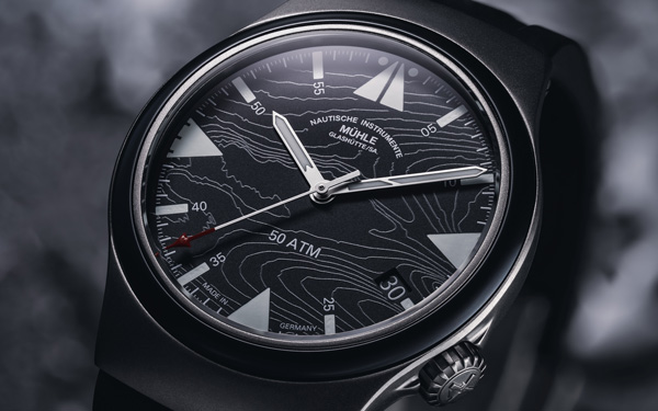 ドイツ海難救助協会の創立160周年を祝うミューレ・グラスヒュッテ「S.A.R. ミッションタイマー “DGzRS 創立160周年”」 | 高級腕時計専門誌クロノス日本版[webChronos]