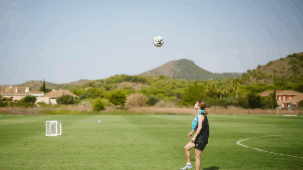 長谷川唯、笑顔あふれるスペインでのプライベートショットにファン歓喜！ | 話題の投稿 | スポーツブル (スポブル)