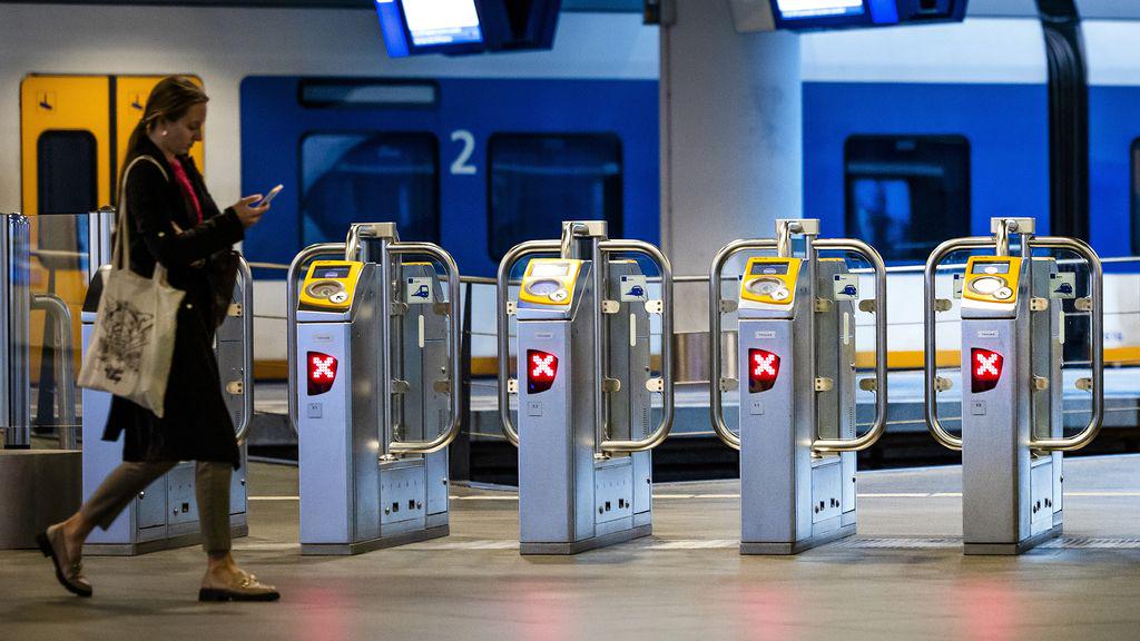 公共交通機関は、「無料」旅行で詐欺後にデジタル決済カードをブロックします