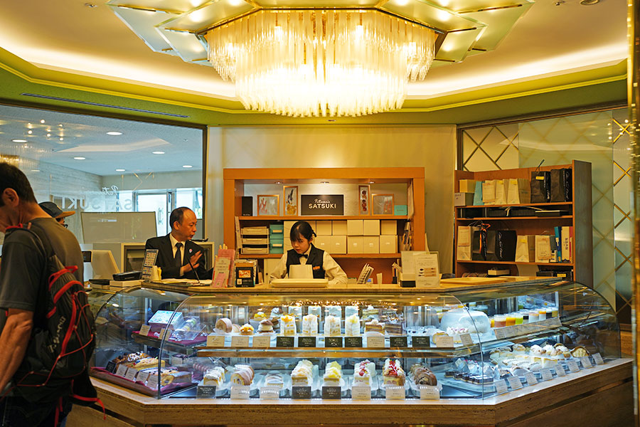 「ホテルニューオータニ大阪」ロビィ階「パティスリーSATSUKI」店内の様子（7月30日／Lmaga.jp撮影）