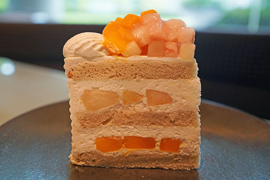 「ホテルニューオータニ大阪」エクストラダブルショートケーキ（5940円）（7月30日／Lmaga.jp撮影）