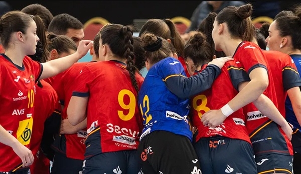 写真 ヨーロッパ女子17歳ハンドボール選手権大会 スペインの選手たち、写真出典=スペインハンドボール協会