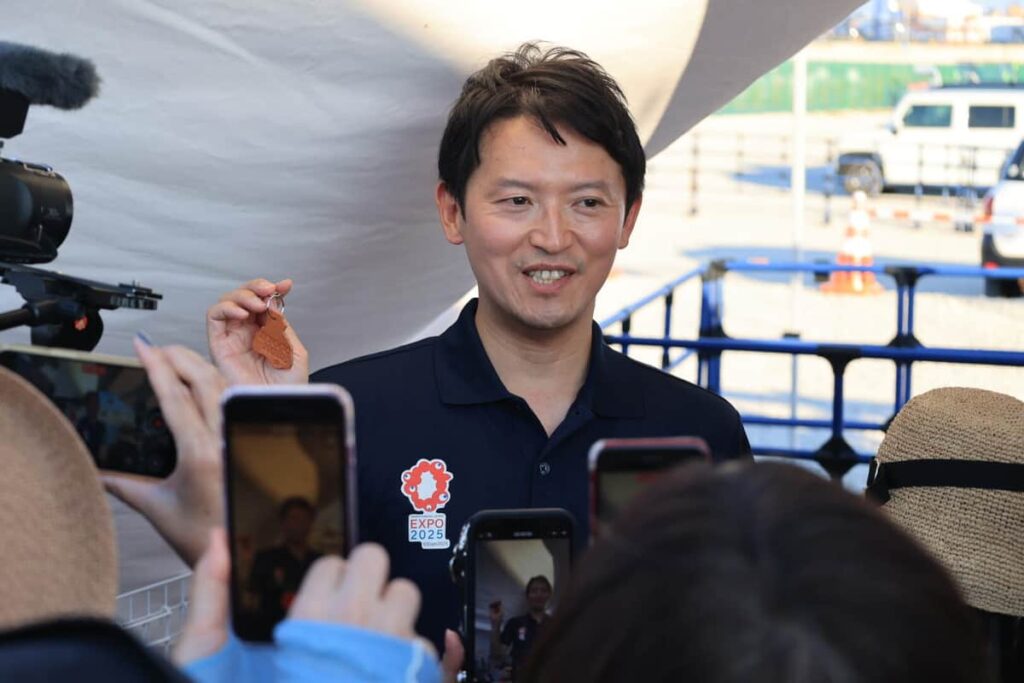 斎藤元彦知事「ひょうご楽市楽座」視察　集客伸び悩み炎天下でPR、支持者が大勢駆け付け人だかりも: J-CAST ニュース