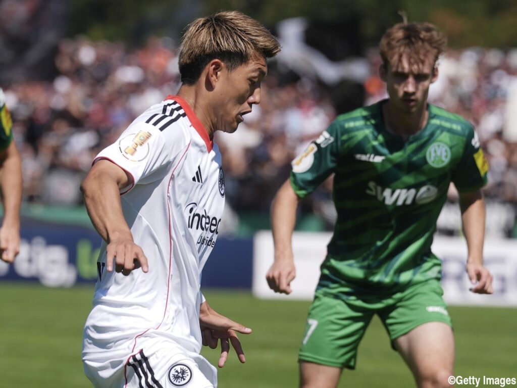 堂安律がデビュー戦で強烈インパクト! ハットトリックこそ逃すもフランクフルトを快勝に導く2ゴール - gekisaka.jp