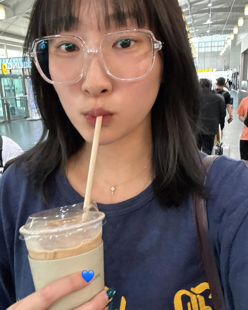 SAGA久光スプリングス・平山詩嫣、韓国旅行の"メガネ萌え"ショットにファン歓喜！ | 話題の投稿 | スポーツブル (スポブル)