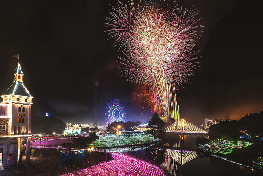 【2025】「まるがめ婆娑羅花火ファンタジア in レオマ」が本日開催！3200発の花火を打ち上げ | 夜景FANマガジン
