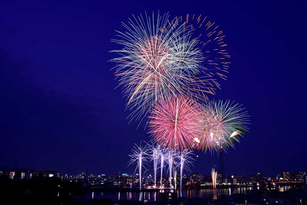 【2025】第77回みやざき納涼花火大会が本日開催！宮崎市の夏の風物詩 | 夜景FANマガジン