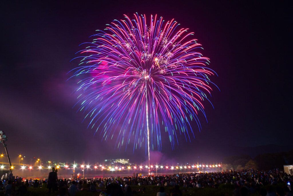 【2025】「盛岡花火の祭典」が本日開催！全国花火師尺玉競演に注目 | 夜景FANマガジン