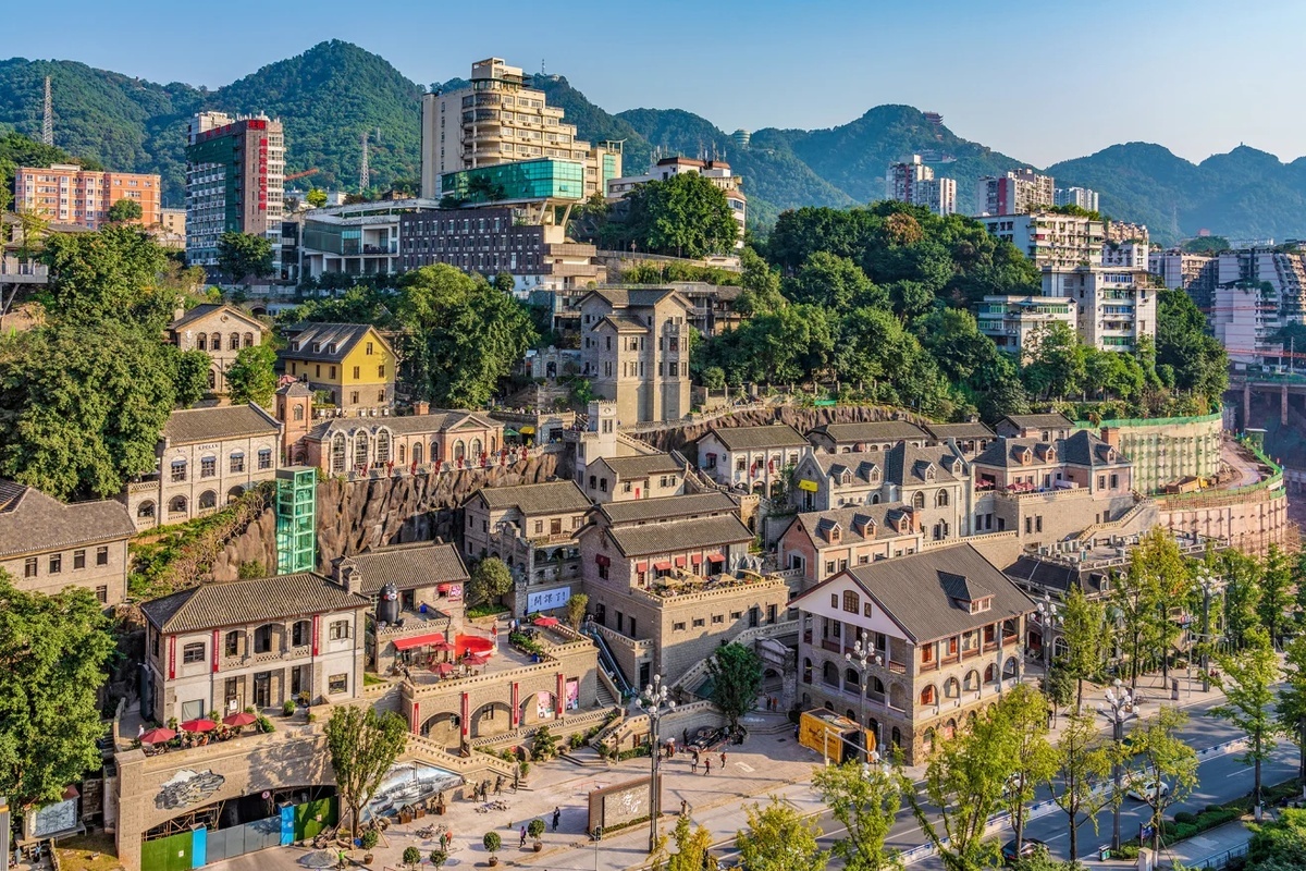 龍門豪老街/stockinasia/iStock Editorial/Getty Images