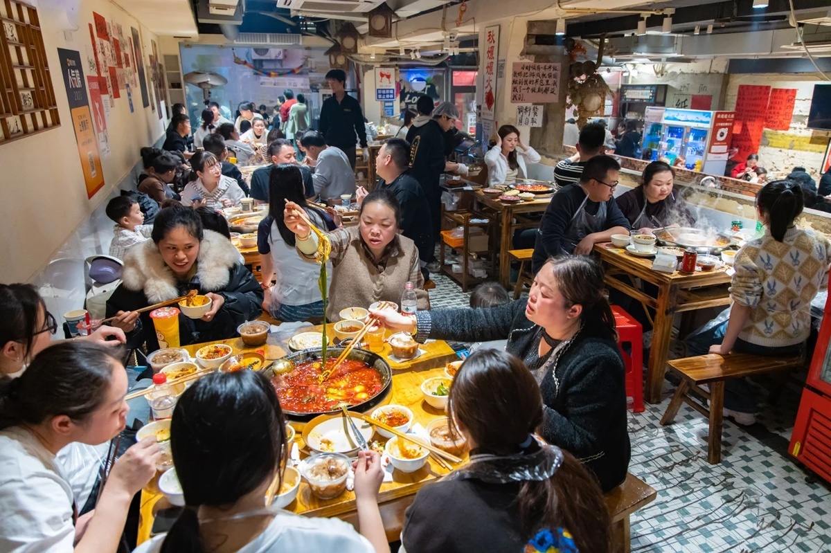 「火鍋」は重慶でも最も人気のある料理の一つだ/Costfoto/NurPhoto/Getty Images