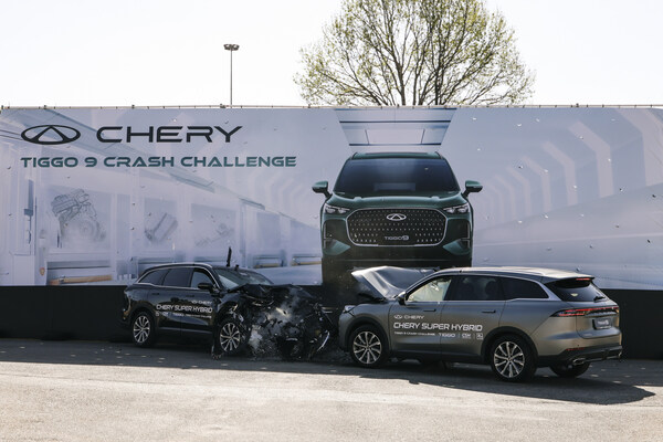 Spectacle in South Africa: Two Chery TIGGO9 Models Collide Head-On, Showing Flawless Safety Performance | Chery Automobile Co., Ltd.のプレスリリース