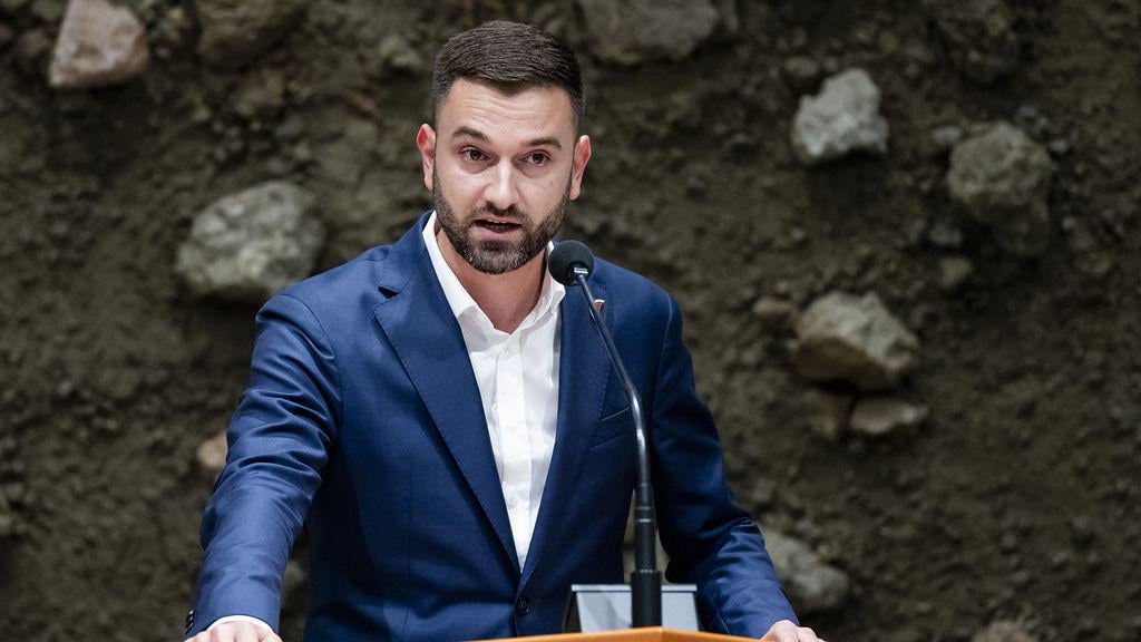 党委員会のデンクがステップアップし、元党首のクズは新しい会長にノミネートされた