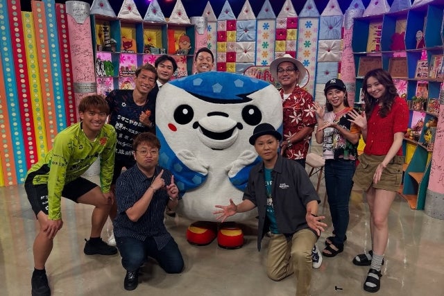 FC琉球OKINAWAの佐藤久弥＆浅川隼人、ジンベーニョとTV生出演で笑顔満開 | 話題の投稿 | スポーツブル (スポブル)
