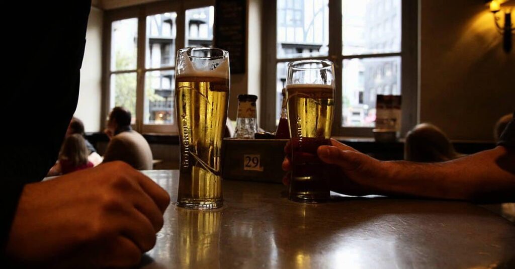 アイルランドの人々は、ドイツ人よりもビールに対して11倍の物品税を支払う、