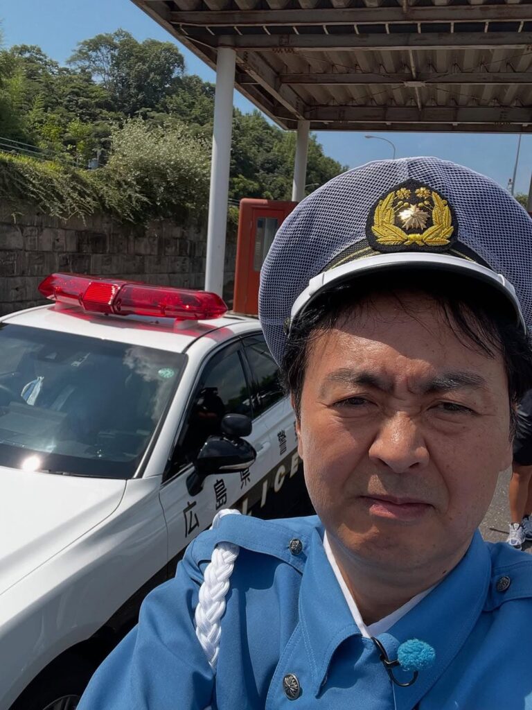 「コミカルすぎる再現」田中の“元就×警察官”姿に視線集中 | 話題の投稿 | スポーツブル (スポブル)