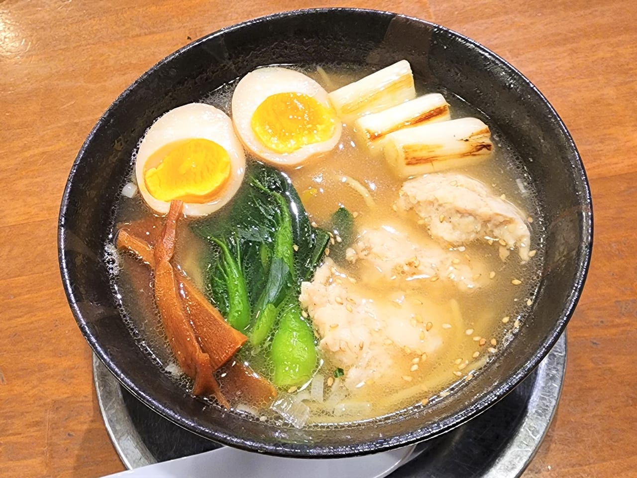 「ラーメン東大 沖浜店」期間限定の「鶏塩そば 軟骨つくね」