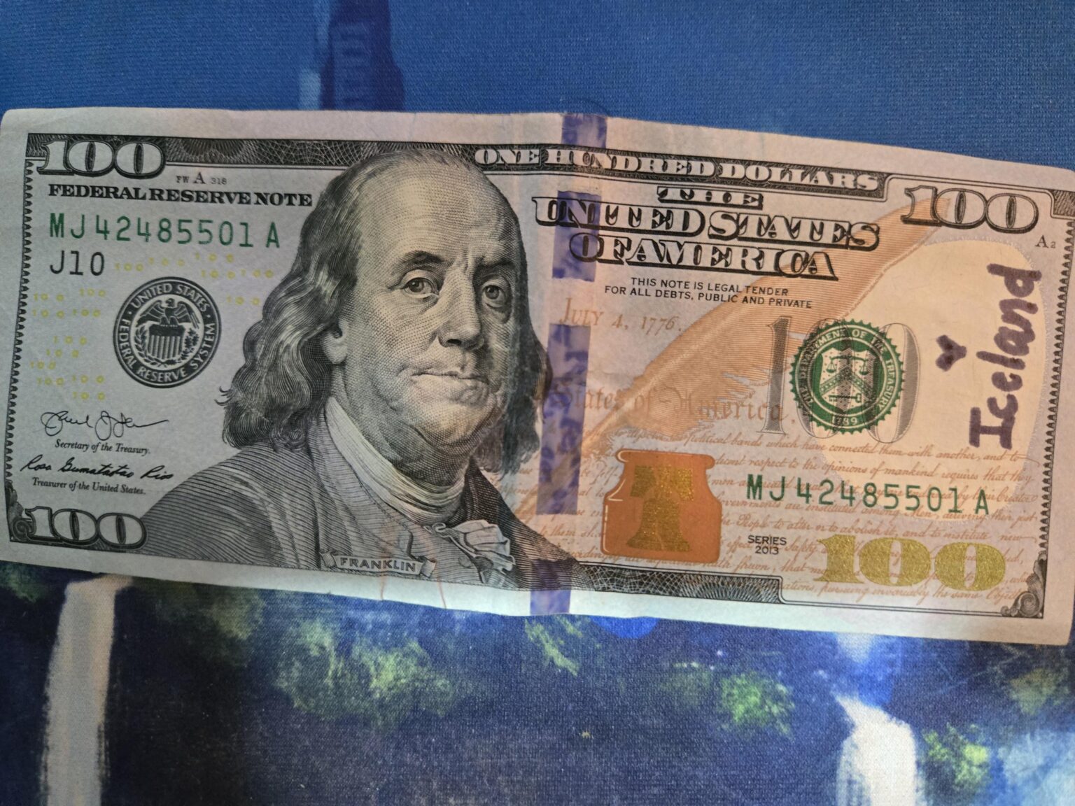 この100USD法案に出会いました