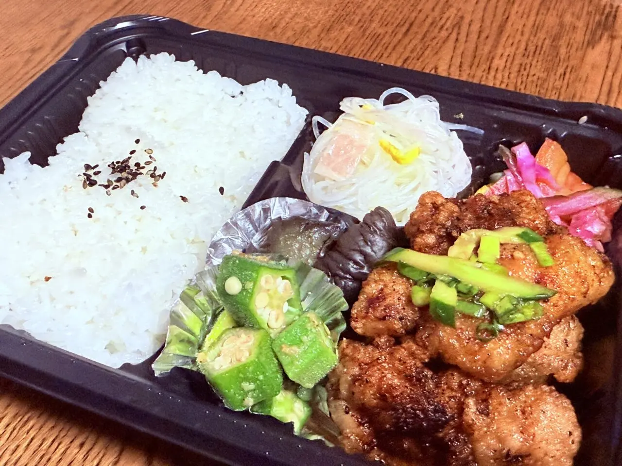 菜園場商店街で長年愛されるお弁当・仕出しの老舗「澤本商店」の日替わり弁当