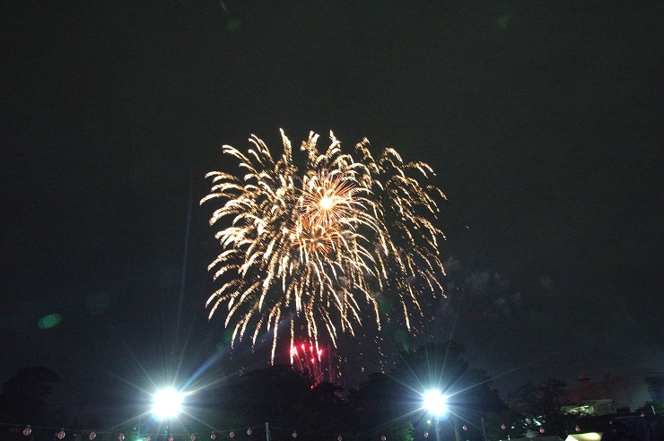 打ち上げ花火イメージ