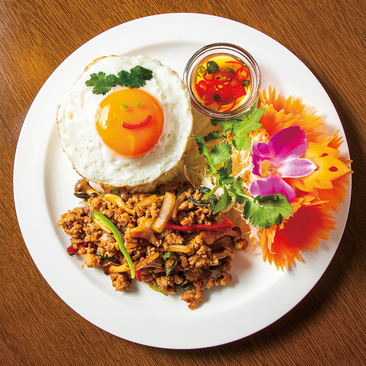 〈タイ料理 ルアンマイ〉の「ガパオライス」