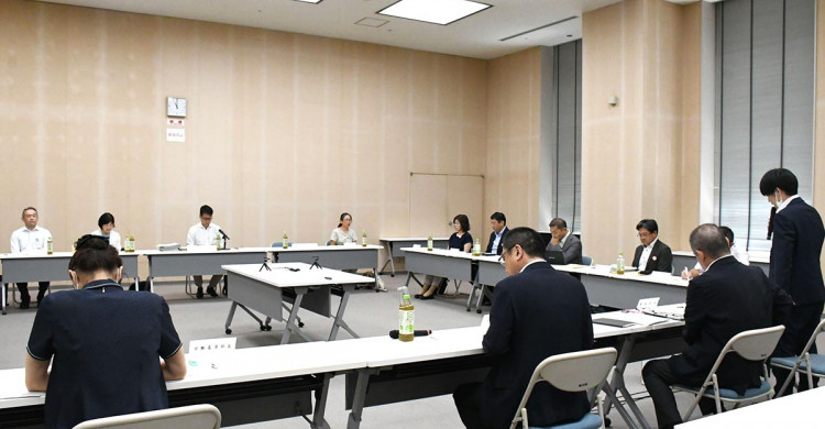 神奈川の最低賃金、時給１２２５円へ 引き上げ幅は最大、労働者の生活考慮 - カナロコ