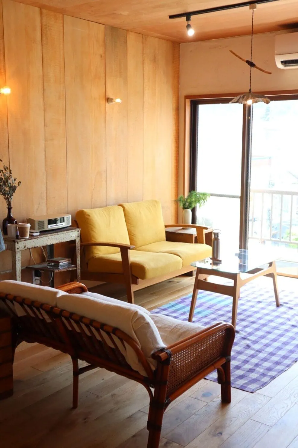 長野・上諏訪の宿「mitaya micro hotel」の共有スペース