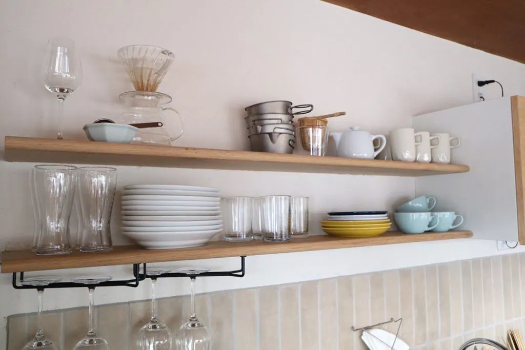 長野・上諏訪の宿「mitaya micro hotel」のキッチンの備品