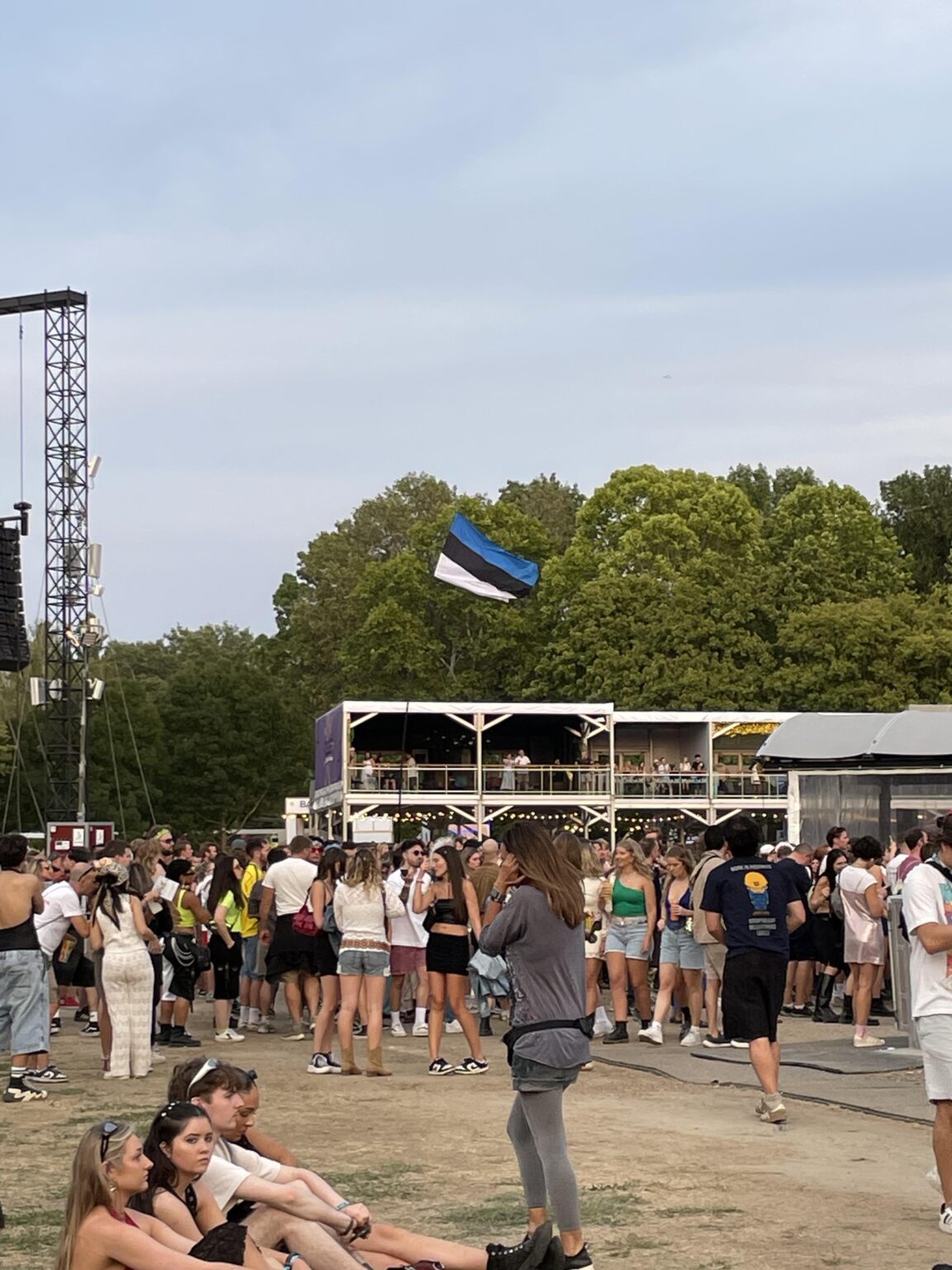 私がイベントに行くときはいつでも、エストニアの旗のポールは常に最長です