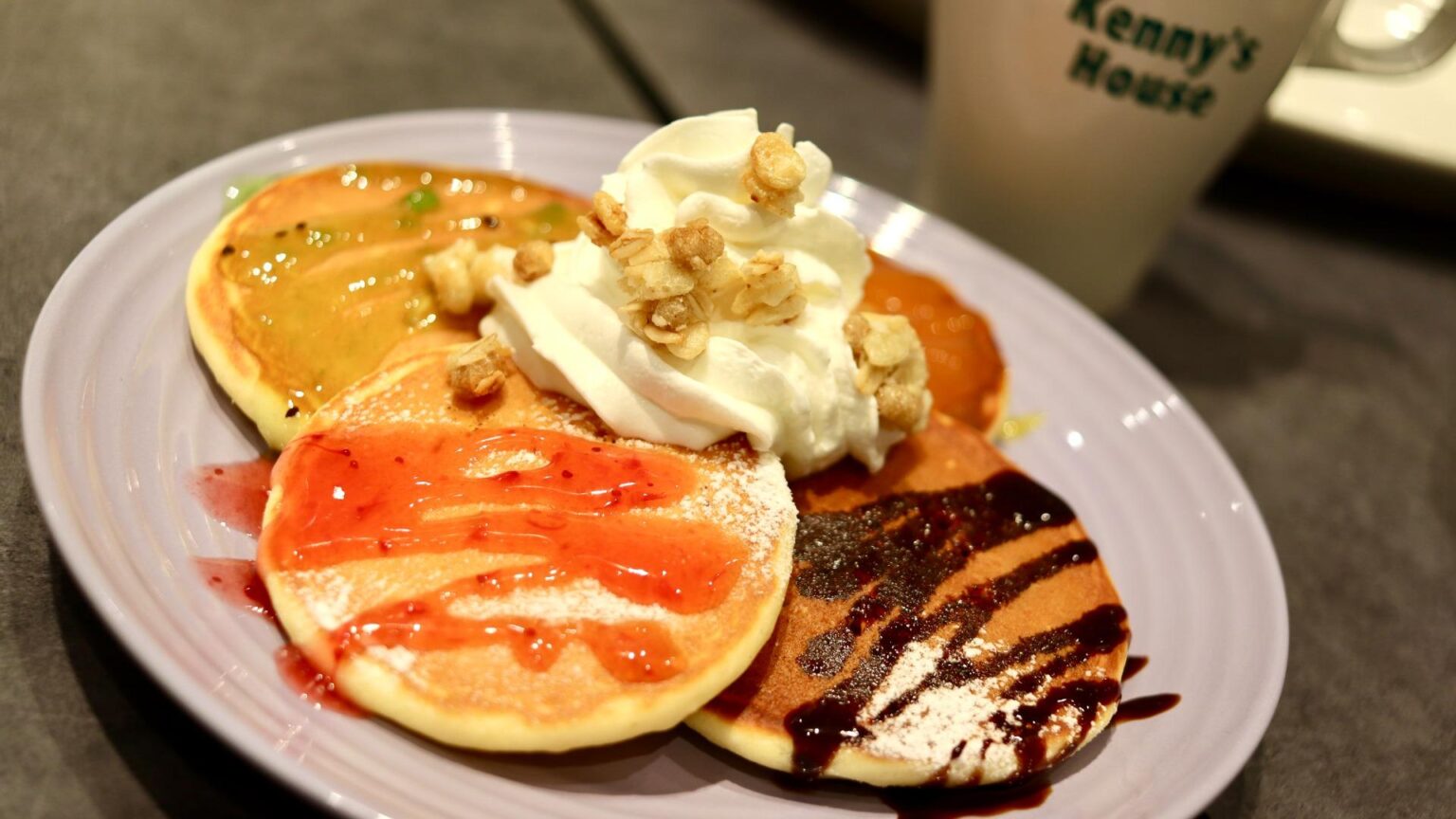 【沼津市】焼きたてふわふわパンケーキを心ゆくまで堪能！リゾート感たっぷりのカフェで楽しむ食べ放題（ぴんちょす） - エキスパート - Yahoo!ニュース