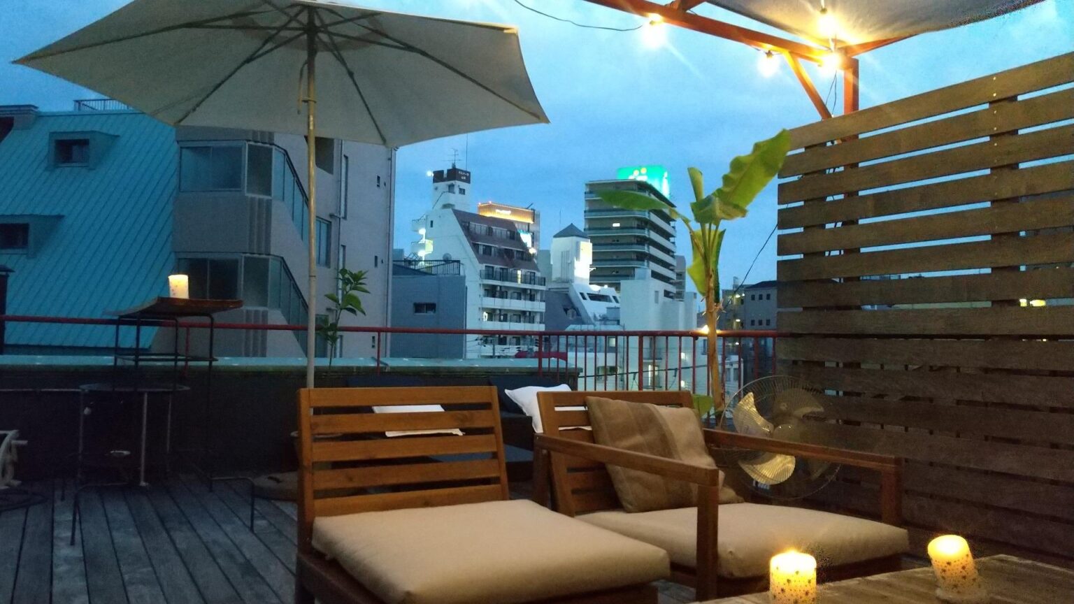 【神戸市中央区】オリーブとバナナに彩られた素敵空間「バンガバンガカフェ」に屋上テラスがオープン！（くりあんぱん） - エキスパート - Yahoo!ニュース