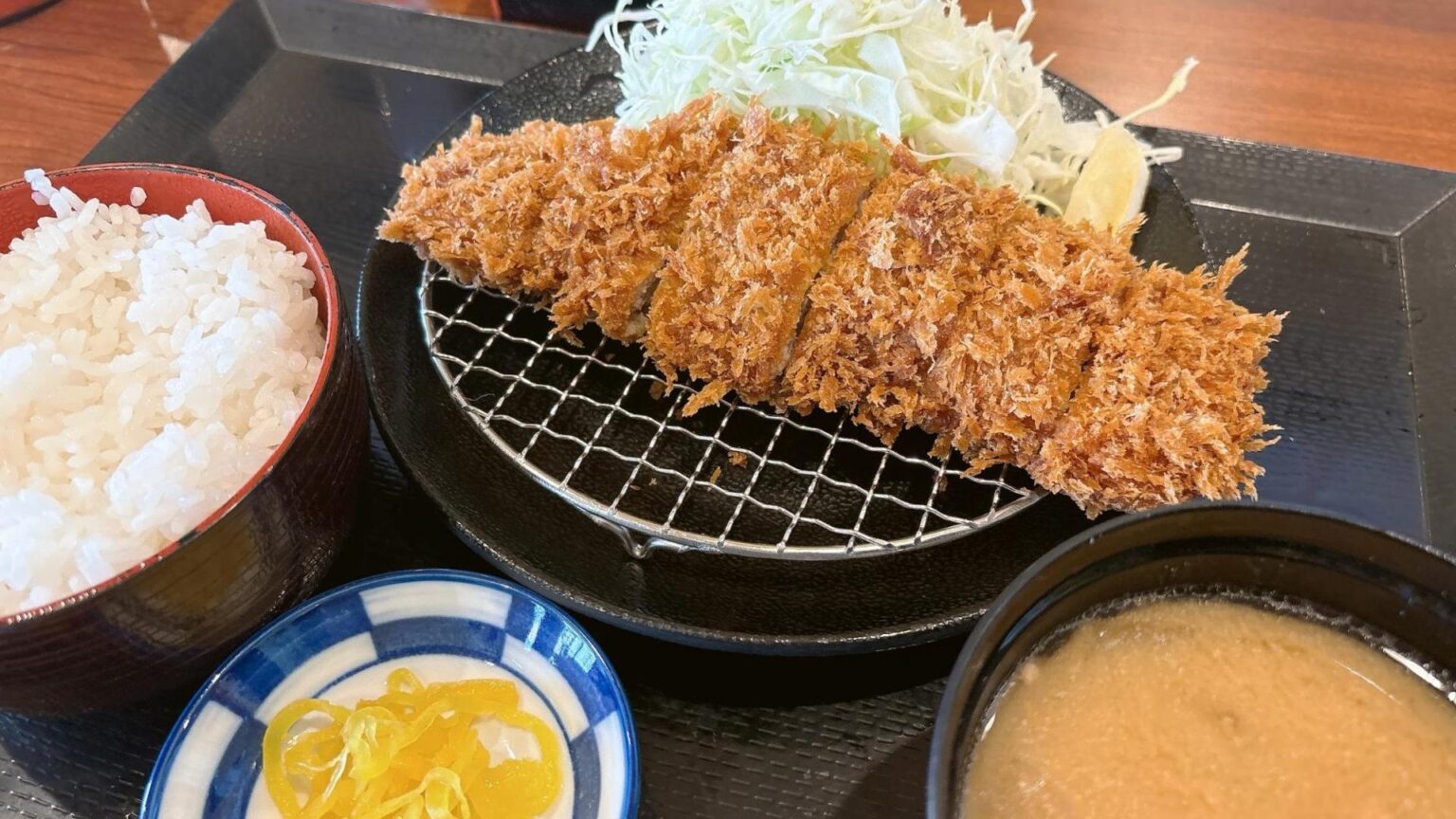 【高松市】ボリューム満点のとんかつ♪サクサク衣とやわらか肉の厚切りヒレかつ定食（鈴木広子） - エキスパート - Yahoo!ニュース