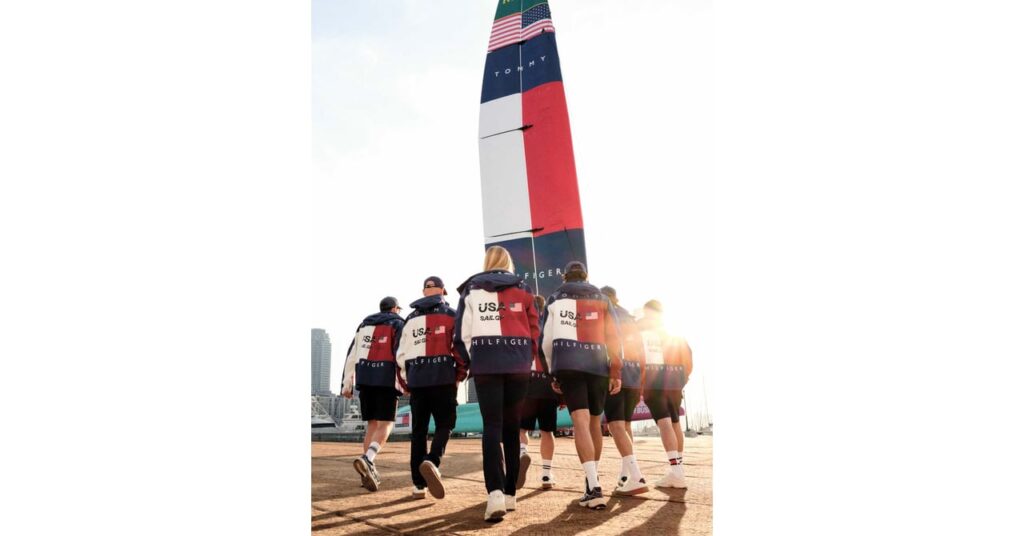 トミー ヒルフィガーがヨットレース米国代表とコラボ　3層構造のジャケットなど発売