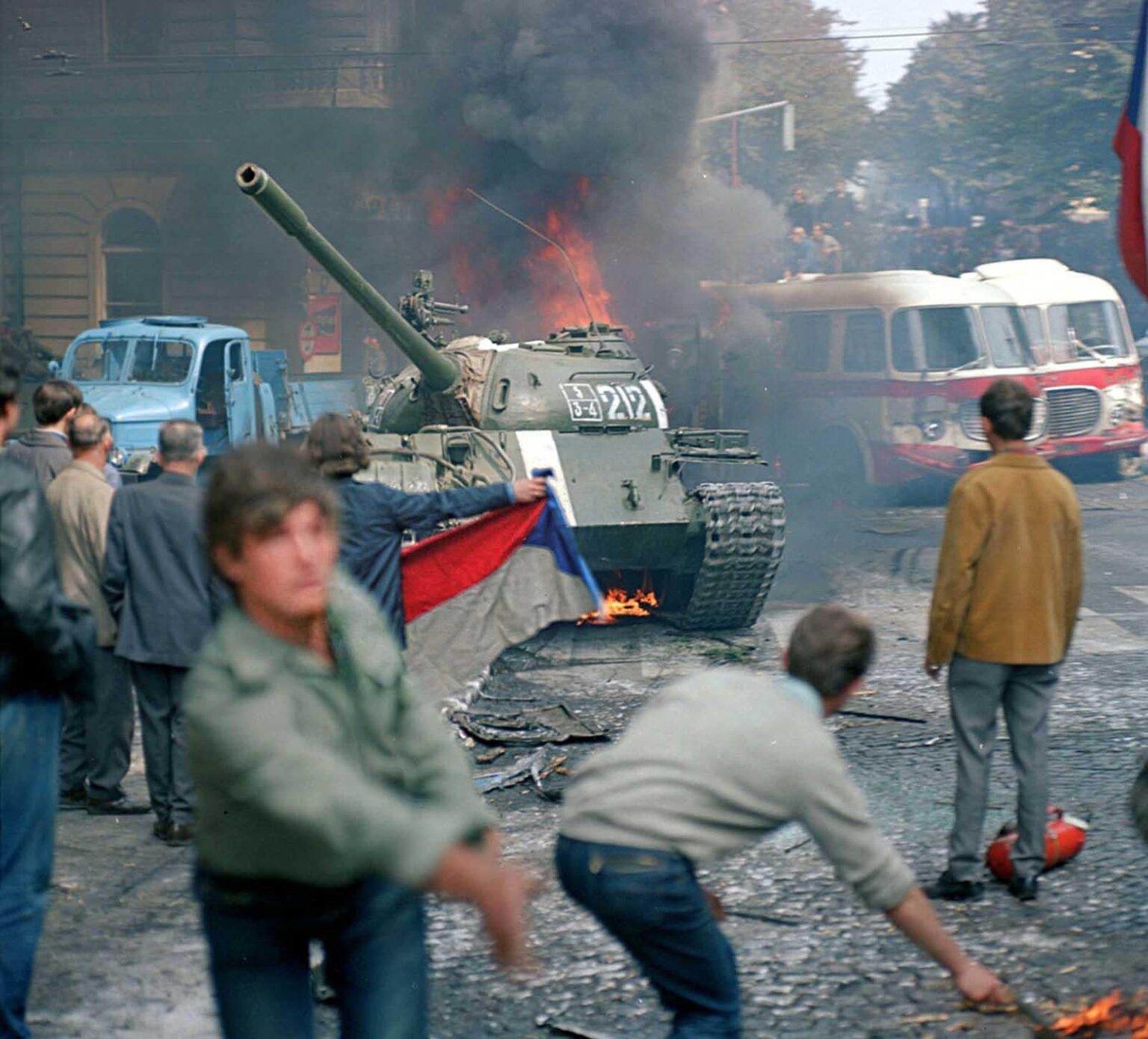 57年前のこの日、ソビエト戦車がチェコスロバキアに転がり、プラハの春を終わらせます
