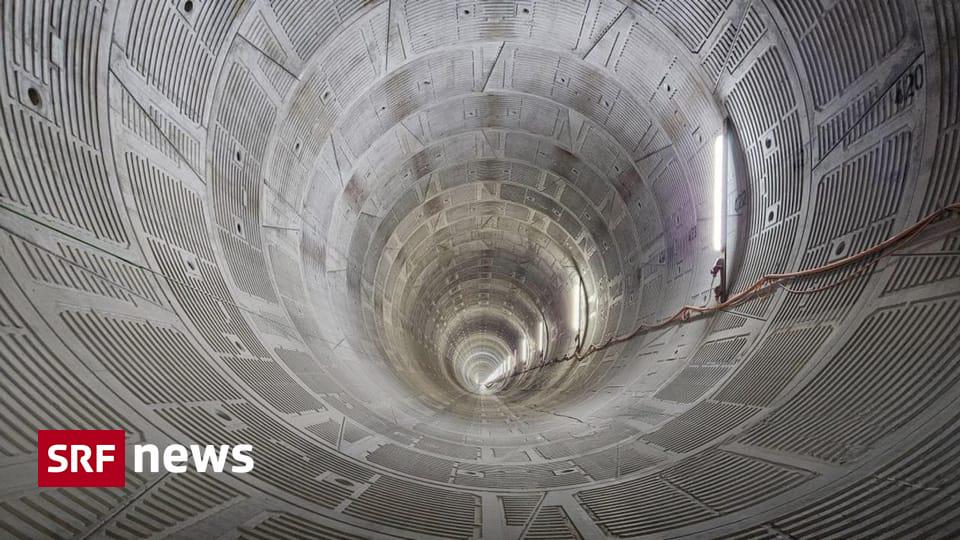 Spillwayトンネル - チューリッヒの最も特別なハイキングルートに沿って何千人もの散歩|トンネルは、いつの日かチューリッヒ市を洪水から保護します。今週末、新しい建設はハイキングコースになります。