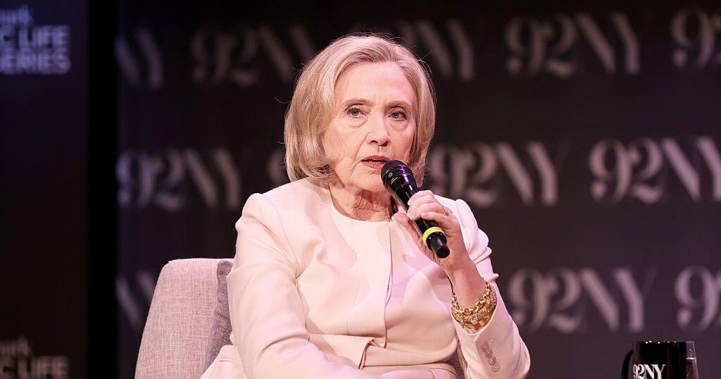 ヒラリー・クリントンは、ロシアに領土を与えずにウクライナ戦争を終わらせた場合、彼女はノーベル平和賞のためにトランプを指名したと言います