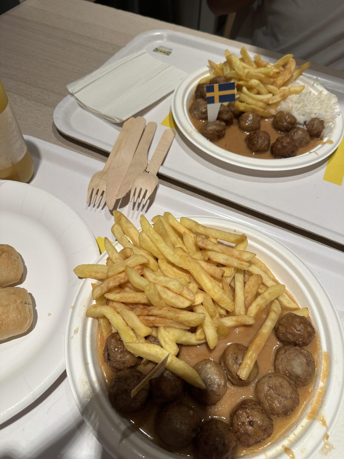 イケアは使い捨て料理ですべてを提供していますか？