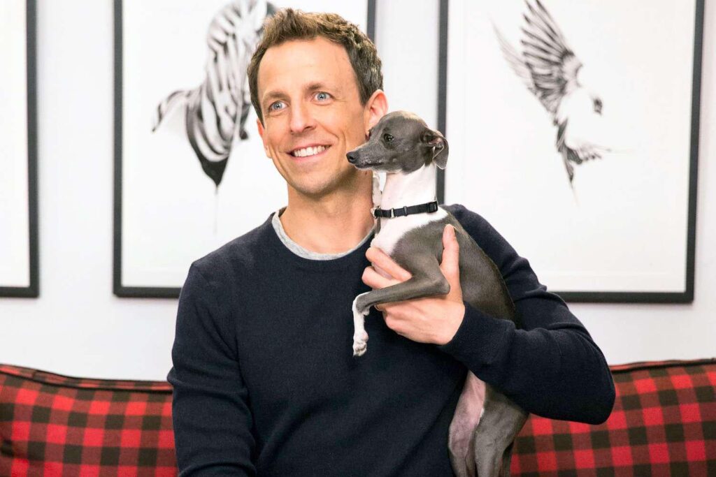 セス・マイヤーズは犬のフリスビーの死を嘆きます：「14年の素晴らしい年をありがとう」